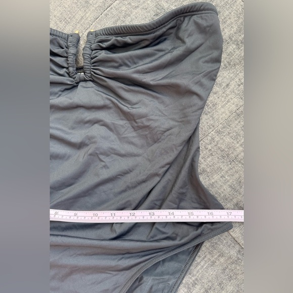 Vineyard Vines Size L strapless bathing suit with gold metal accents - Picture 4 of 6